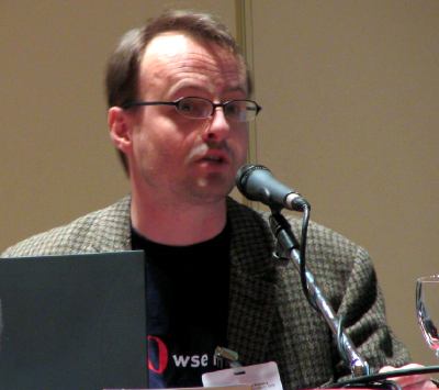 Hakon Lie presenting